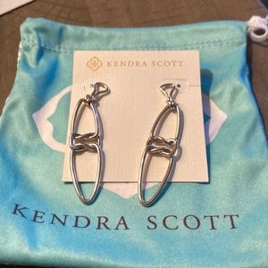 Kendra Scott Fallyn Silver Pierced Earrings.